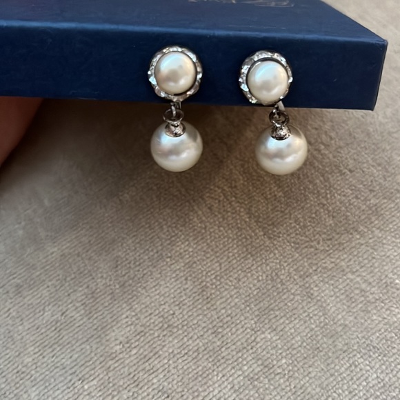 Vintage Jewelry Bundle - 2 pairs screw back earrings & heart necklace - Picture 8 of 11